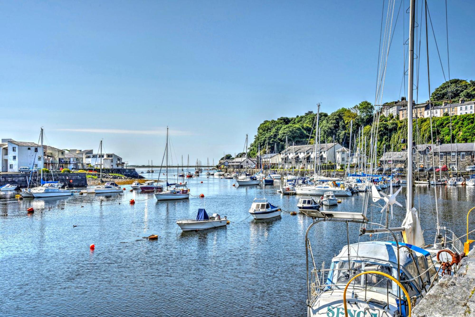 Porthmadog, Sleeps 11, 5 Bedrooms, 5 Bathrooms, Mountain Views Exterior photo